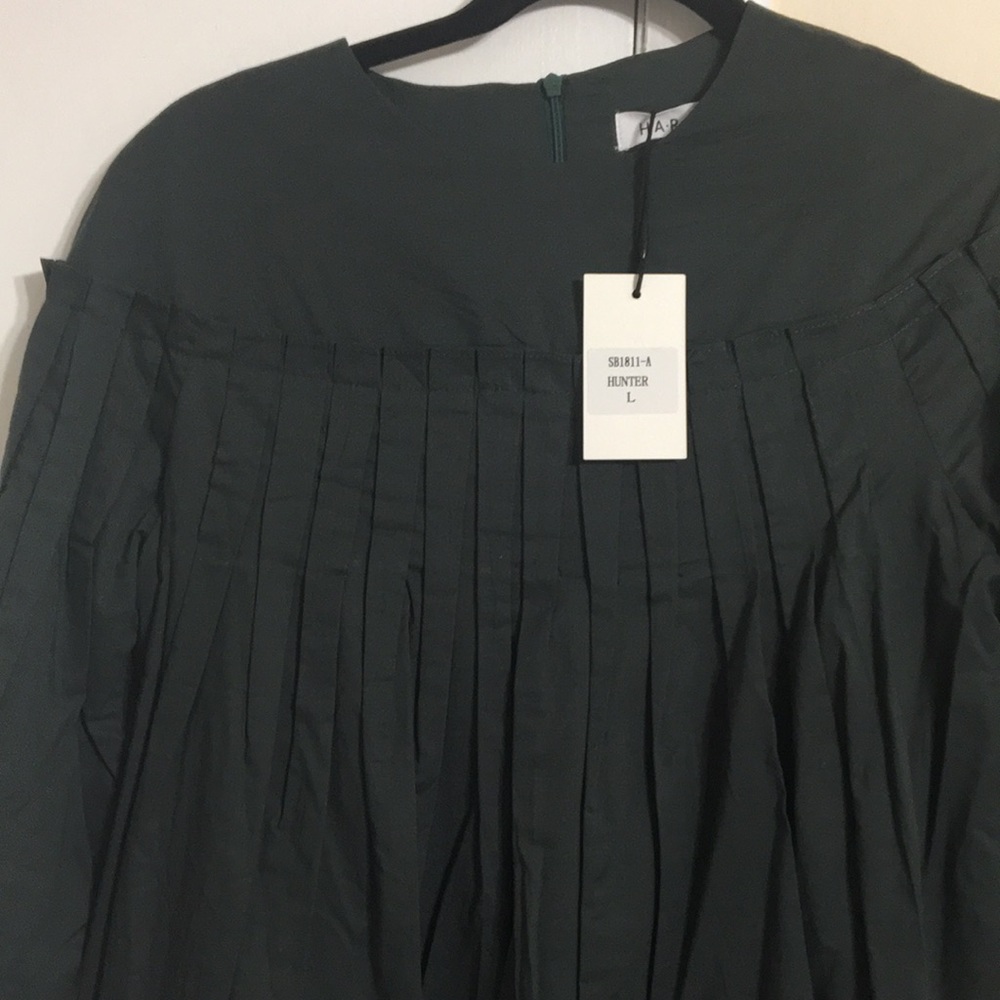 Beautiful pleated top dress - Picture 2 of 4